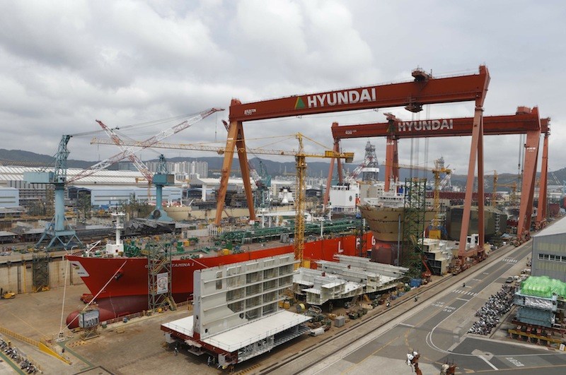 Shipyard of Hyundai Heavy Industries in Ulsan, (image courtesy of REUTERS/Lee Jae-Won)