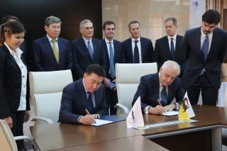 eni-enters-into-cooperation-pact-with-kazmunaygas-source-kmg-320x213.jpg