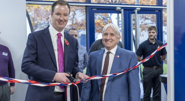 Rotherham-Council-leader-Chris-Read-left-with-AESSEAL-MD-Chris-Rea.jpg