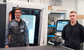 csm_auma_milling_machine_apprentices_91167e00f0.jpg