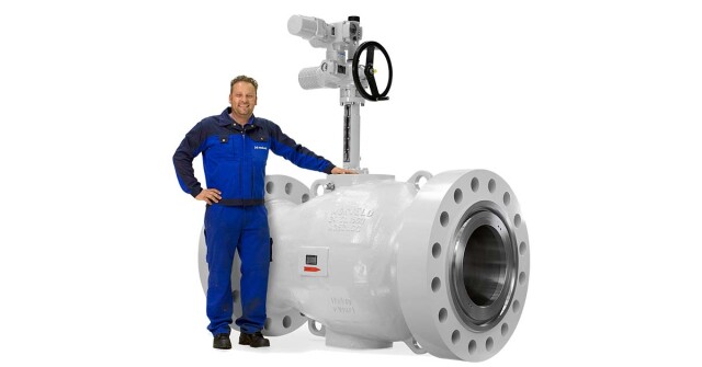 linkedin_-_mokveld_24in_axial_control_valve_electric_actuator.jpg