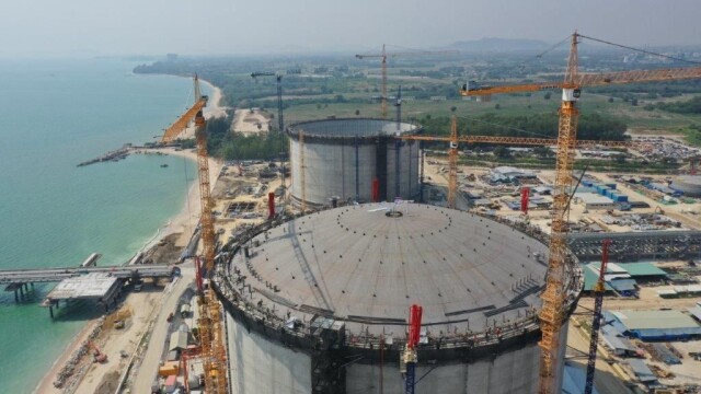 Saipem-lifts-roof-on-Nong-Fab-LNG-terminal.jpg